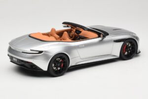 Aston Martin DB12 Volante Strieborný GT Spirit 1:18 GT945 Živica – obrázok 2 z 6