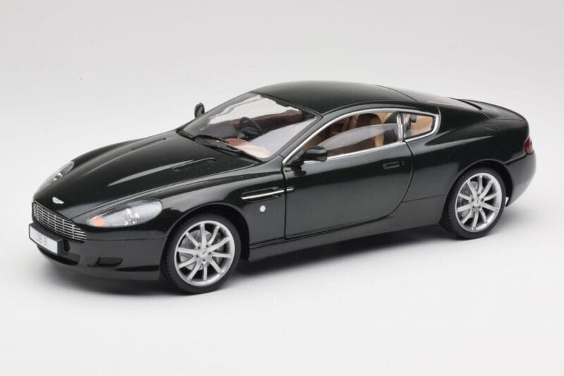 Aston Martin DB9 Čierny Solido 1:18 15025600 Kov