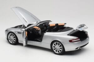 Aston Martin DB9 Volante Strieborný Minichamps 1:18 150137334 Kov – obrázok 5 z 8