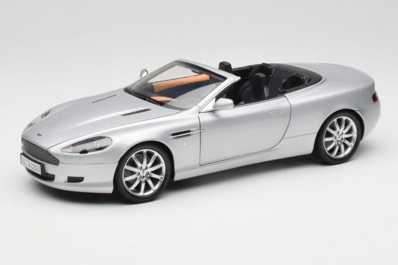 Aston Martin DB9 Volante Strieborný Minichamps 1:18 150137334 Kov