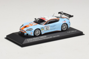 Aston Martin DBRS9 Gulf #92 T. Enge / Lechner VLN 250 Nurburgring 2008 Minichamps 1:43 400081392 Kov – obrázok 2 z 4