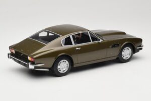 Aston Martin DBS Olive Zelený CMR 1:18 CMR003 Kov – obrázok 2 z 6