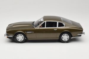 Aston Martin DBS Olive Zelený CMR 1:18 CMR003 Kov – obrázok 3 z 6