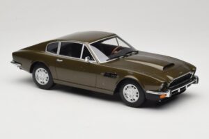 Aston Martin DBS Olive Zelený CMR 1:18 CMR003 Kov – obrázok 4 z 6