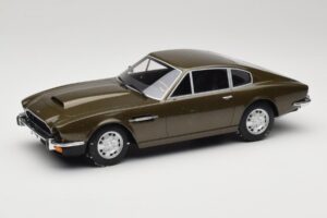 Aston Martin DBS Olive Zelený CMR 1:18 CMR003 Kov