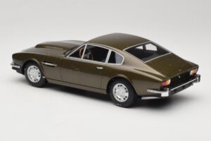 Aston Martin DBS Olive Zelený CMR 1:18 CMR003 Kov – obrázok 5 z 6