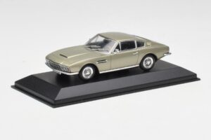 Aston Martin DBS Striebristo Zelený Metalíza Minichamps 1:43 400137600 Kov – obrázok 2 z 4