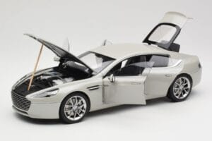 Aston Martin Rapide S Silver Fox AUTOart 1:18 70258 Kov – obrázok 2 z 8