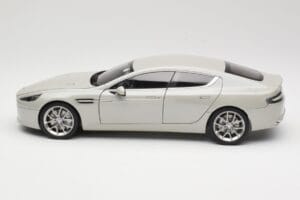 Aston Martin Rapide S Silver Fox AUTOart 1:18 70258 Kov – obrázok 4 z 8