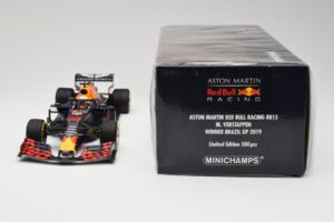 Aston Martin Red Bull Racing RB15 #33 M. Verstappen Winner Brazil GP 2019 Minichamps 1:18 110191933 Kov – obrázok 6 z 6