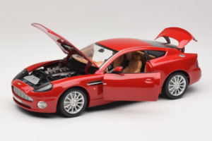 Aston Martin V12 Vanquish Červený Bburago 1:18 33334063 Kov – obrázok 2 z 8