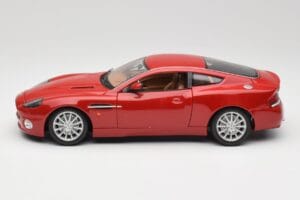 Aston Martin V12 Vanquish Červený Bburago 1:18 34063 Kov – obrázok 4 z 8