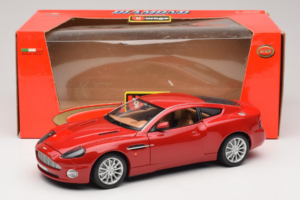 Aston Martin V12 Vanquish Červený Bburago 1:18 33334063 Kov – obrázok 8 z 8