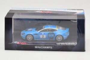 Aston Martin V12 Vantage #7 U. Bez / Porritt / R. Meaden / Mathai 24 Hours Nurburgring 2009 Minichamps 1:43 437091307 Kov – obrázok 4 z 4
