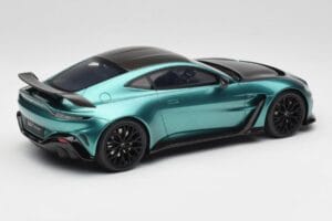 Aston Martin V12 Vantage Racing Green GT Spirit 1:18 GT922 Živica – obrázok 2 z 6