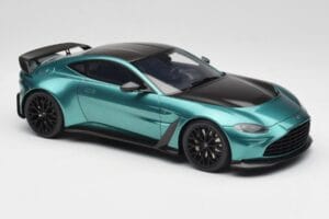Aston Martin V12 Vantage Racing Green GT Spirit 1:18 GT922 Živica – obrázok 4 z 6