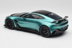 Aston Martin V12 Vantage Racing Green GT Spirit 1:18 GT922 Živica – obrázok 5 z 6