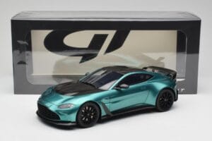 Aston Martin V12 Vantage Racing Green GT Spirit 1:18 GT922 Živica – obrázok 6 z 6