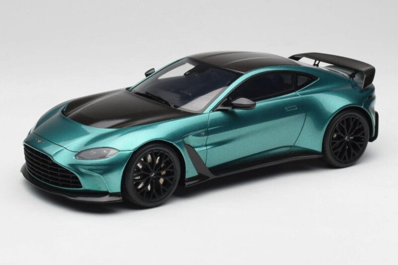Aston Martin V12 Vantage Racing Green GT Spirit 1:18 GT922 Živica