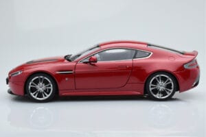 Aston Martin V12 Vantage Červený AUTOart 1:18 70208 Kov – obrázok 4 z 8