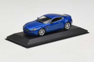 Aston Martin V8 Vantage Blue Metallic Minichamps 1:43 400137422 Kov – obrázok 2 z 4