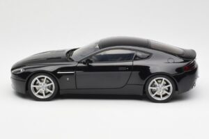 Aston Martin V8 Vantage Onyx Čierny AUTOart 1:18 70202 Kov – obrázok 4 z 8