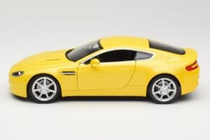 Aston Martin V8 Vantage Žltý Hot Wheels 1:18 G7159 Kov – obrázok 4 z 8