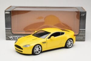 Aston Martin V8 Vantage Žltý Hot Wheels 1:18 G7159 Kov – obrázok 8 z 8