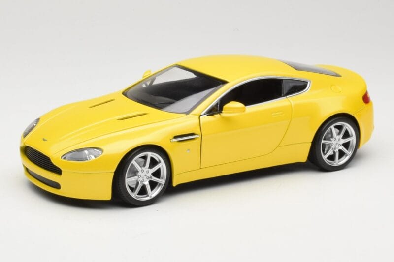 Aston Martin V8 Vantage Žltý Hot Wheels 1:18 G7159 Kov