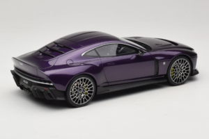 Aston Martin Valour Tmavomodrý GT Spirit 1:18 GT944 Živica – obrázok 2 z 6
