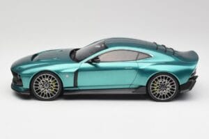 Aston Martin Valour Racing Green GT Spirit 1:18 GT480 Živica – obrázok 3 z 6
