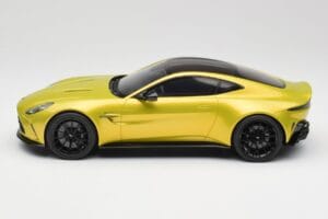 Aston Martin Vantage Cosmopolitan Yellow GT Spirit 1:18 GT514 Živica – obrázok 3 z 6
