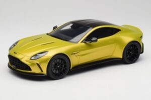 Aston Martin Vantage Cosmopolitan Yellow GT Spirit 1:18 GT514 Živica