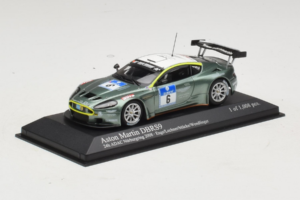Aston Martin DBRS9 #6 M. Engel / K. Lechner ADAC 24 Hours Nurburgring 2008 Minichamps 1:43 400081306 Kov – obrázok 2 z 4