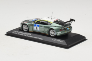 Aston Martin DBRS9 #6 M. Engel / K. Lechner ADAC 24 Hours Nurburgring 2008 Minichamps 1:43 400081306 Kov – obrázok 3 z 4