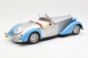 Audi 225 Front Roadster Modro Strieborný CMC 1:18 M-075B Kov – obrázok 2 z 6