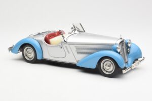 Audi 225 Front Roadster Modro Strieborný CMC 1:18 M-075B Kov – obrázok 4 z 6