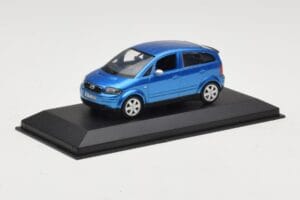 Audi A2 Light Blue Metallic Minichamps 1:43 AUDI007 Kov – obrázok 2 z 4