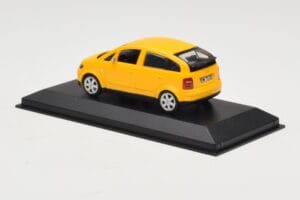 Audi A2 8Z Žltý Minichamps 1:43 AUDI005 Kov – obrázok 3 z 4