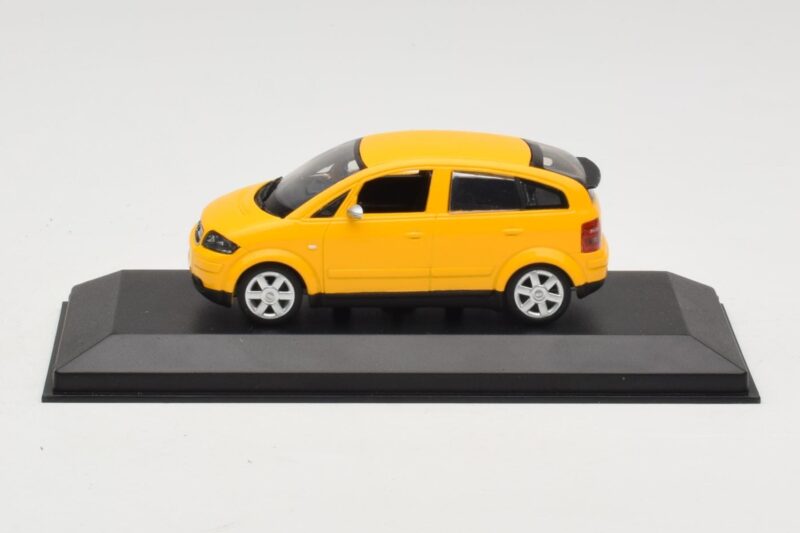 Audi A2 8Z Žltý Minichamps 1:43 AUDI005 Kov