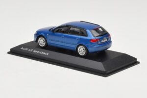 Audi A3 8P Sportback Mauritius Blue Minichamps 1:43 5010403033 Kov – obrázok 3 z 4