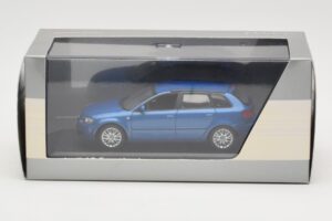 Audi A3 8P Sportback Mauritius Blue Minichamps 1:43 5010403033 Kov – obrázok 4 z 4