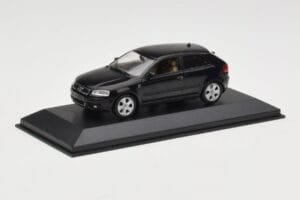 Audi A3 8P Black Metallic Minichamps 1:43 12000 Kov – obrázok 2 z 4