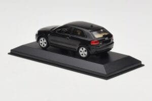 Audi A3 8P Black Metallic Minichamps 1:43 12000 Kov – obrázok 3 z 4