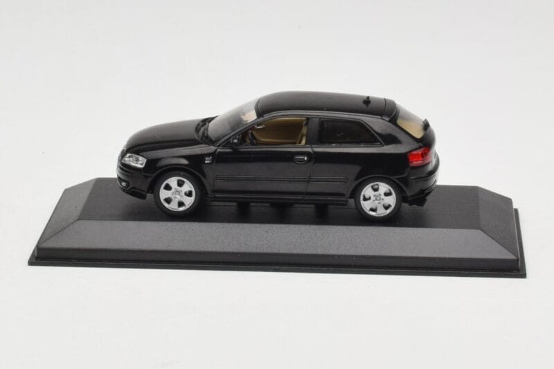 Audi A3 8P Black Metallic Minichamps 1:43 12000 Kov