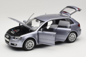 Audi A3 8P Sportback Light Blue Metallic Kyosho 1:18 5010403025 Kov – obrázok 2 z 8