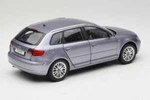 Audi A3 8P Sportback Light Blue Metallic Kyosho 1:18 5010403025 Kov – obrázok 3 z 8
