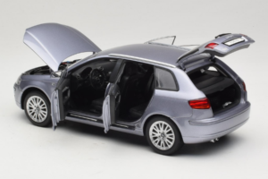 Audi A3 8P Sportback Light Blue Metallic Kyosho 1:18 5010403025 Kov – obrázok 5 z 8