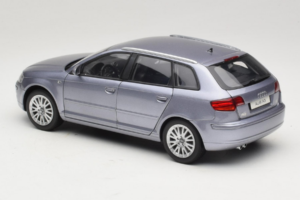 Audi A3 8P Sportback Light Blue Metallic Kyosho 1:18 5010403025 Kov – obrázok 7 z 8