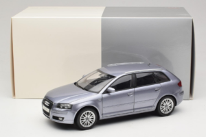 Audi A3 8P Sportback Light Blue Metallic Kyosho 1:18 5010403025 Kov – obrázok 8 z 8